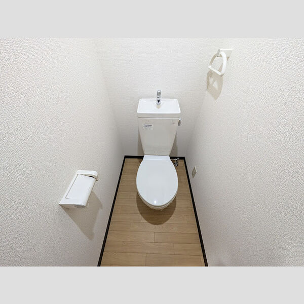 トイレ (トイレ)