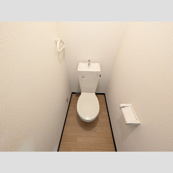 トイレ (トイレ)