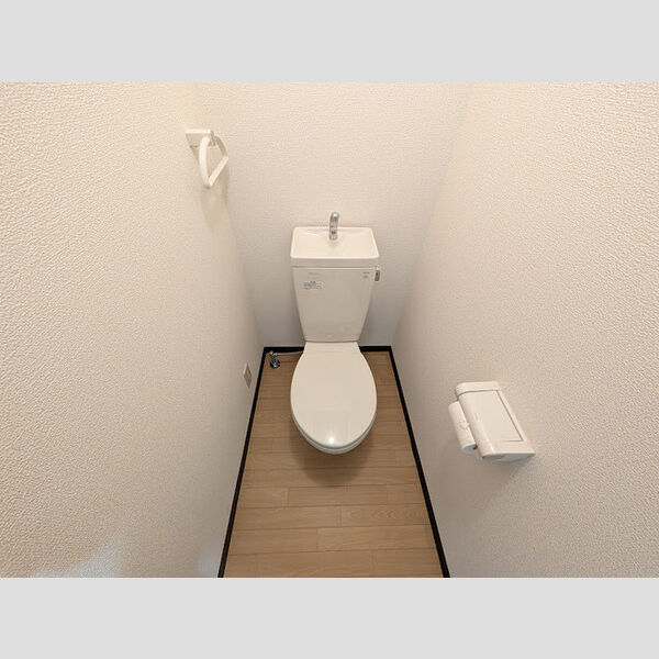 トイレ (トイレ)