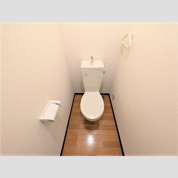 トイレ (トイレ)