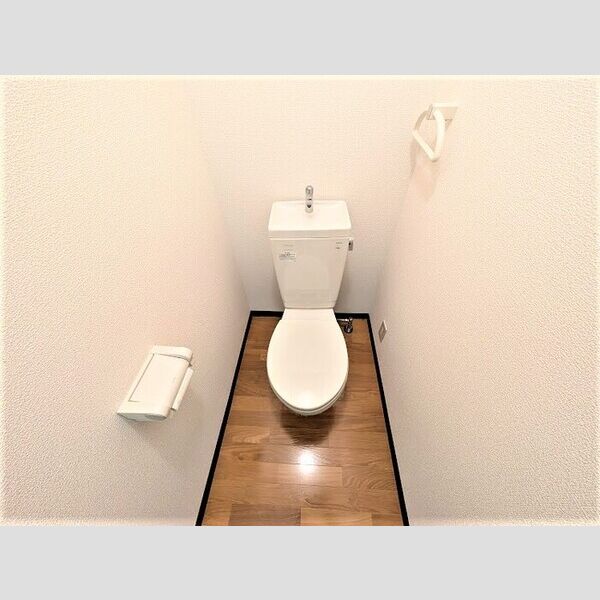 トイレ (トイレ)
