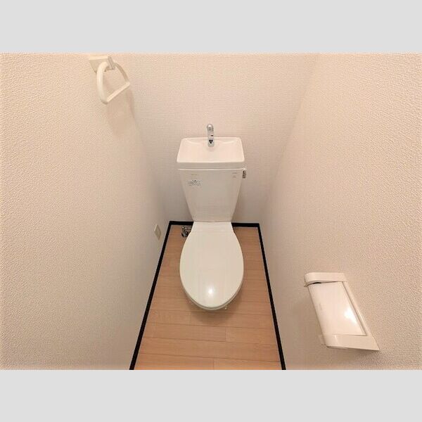トイレ (トイレ)