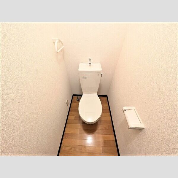 トイレ (トイレ)