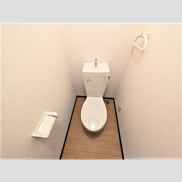 トイレ (トイレ)