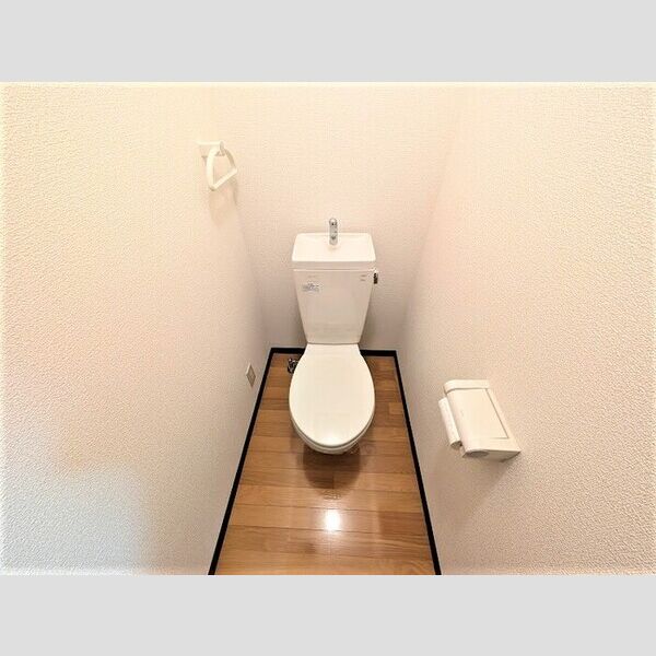 トイレ (トイレ)