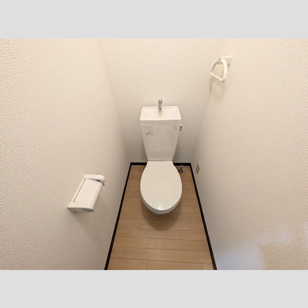 トイレ (トイレ)
