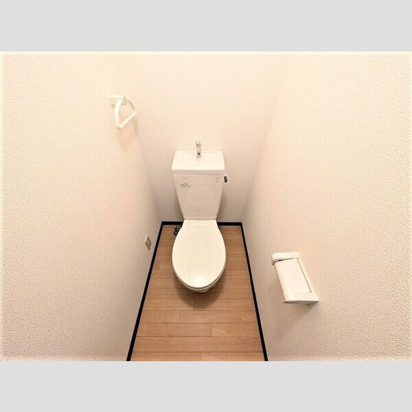 トイレ (トイレ)
