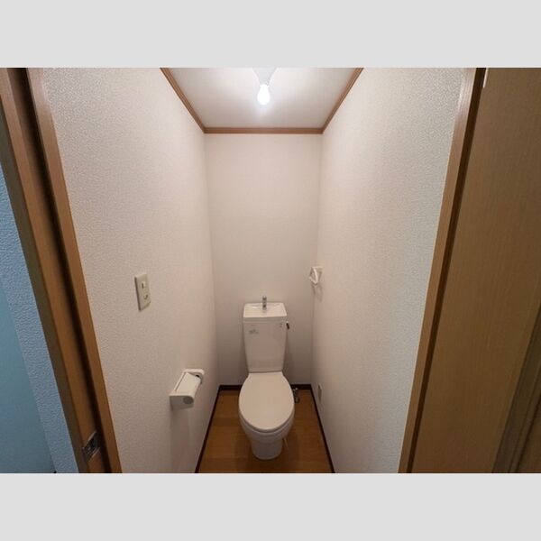 トイレ (トイレ)