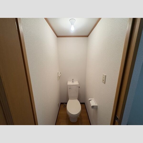 トイレ (トイレ)