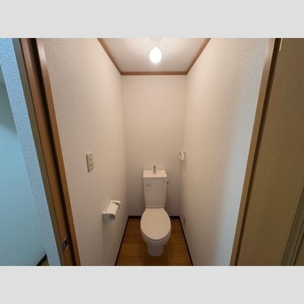 トイレ (トイレ)