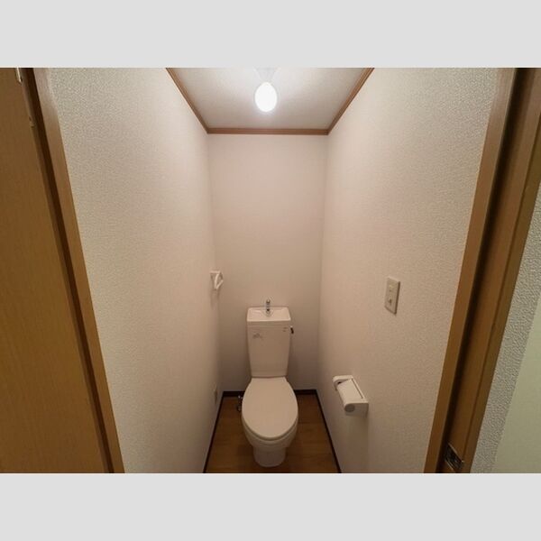 トイレ (トイレ)