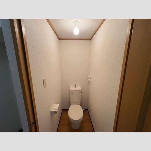 トイレ (トイレ)