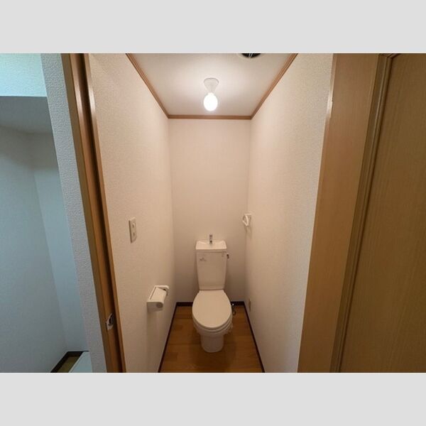 トイレ (トイレ)