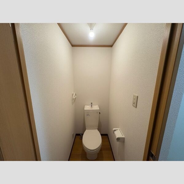 トイレ (トイレ)