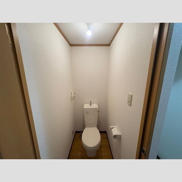 トイレ (トイレ)