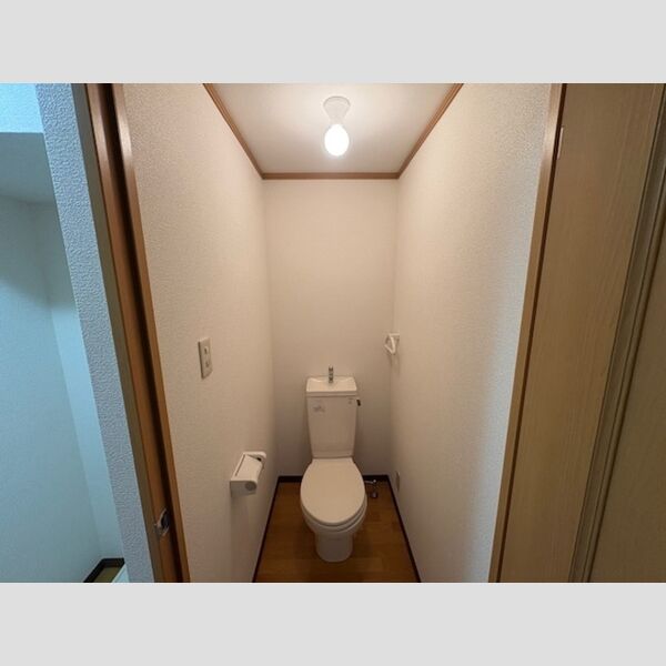 トイレ (トイレ)