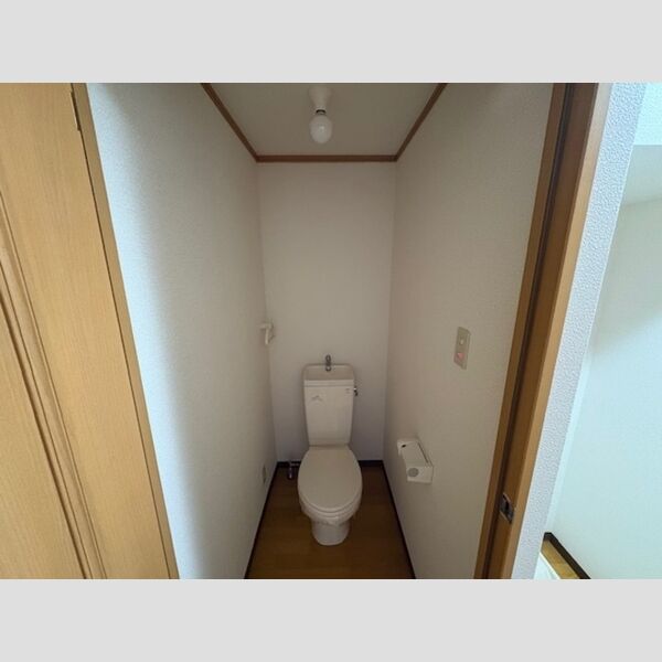 トイレ (トイレ)