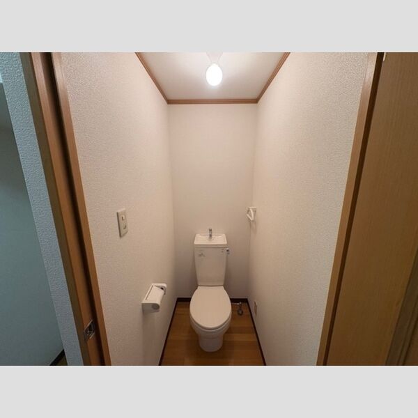 トイレ (トイレ)