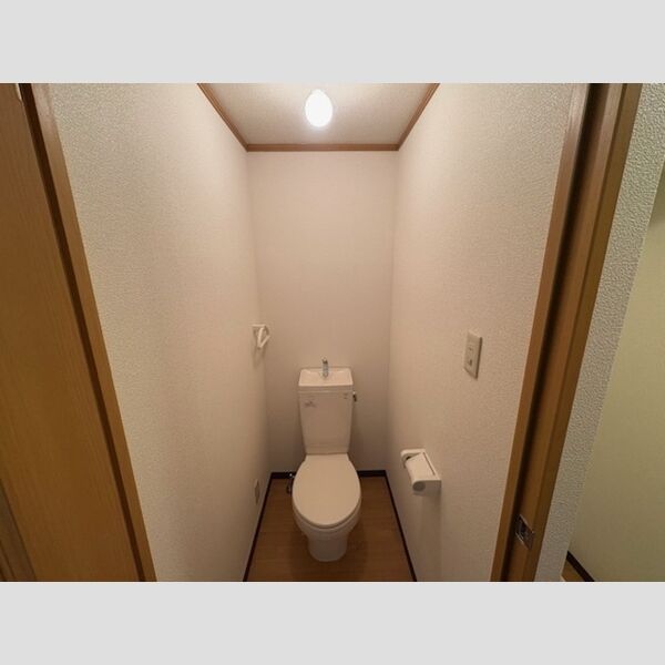 トイレ (トイレ)