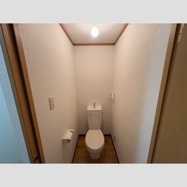 トイレ (トイレ)