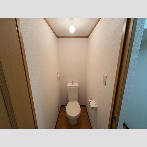トイレ (トイレ)