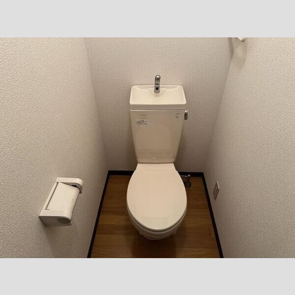 トイレ (トイレ)