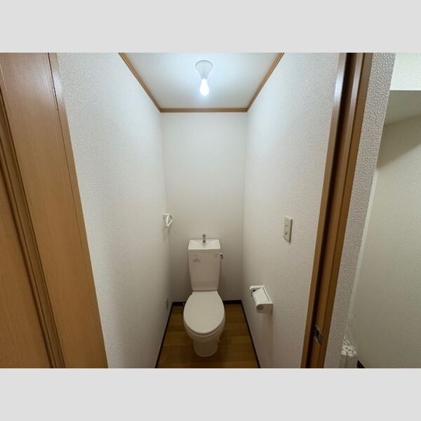 トイレ (トイレ)