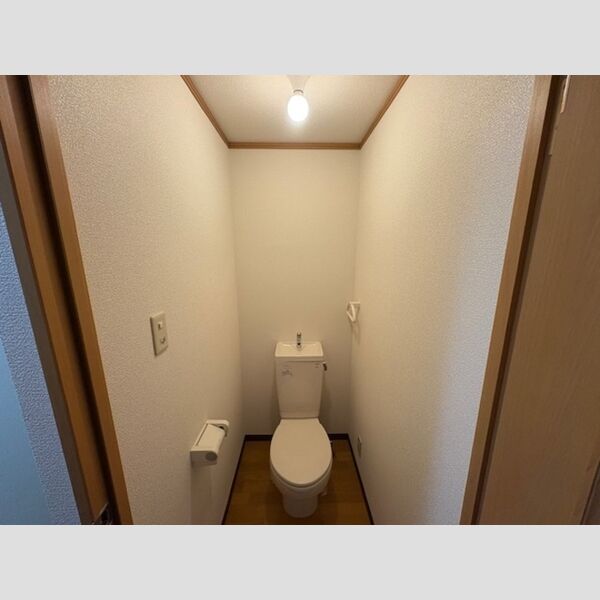 トイレ (トイレ)