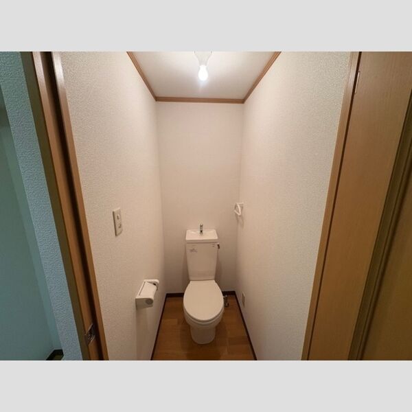 トイレ (トイレ)