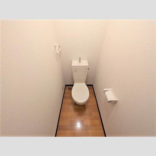 トイレ (トイレ)