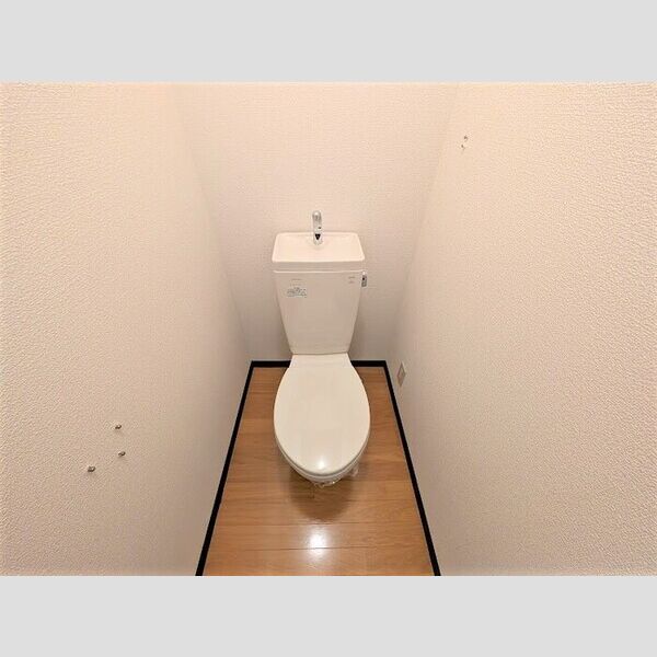 トイレ (トイレ)