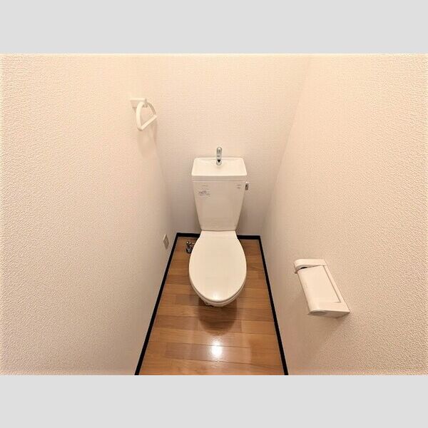 トイレ (トイレ)