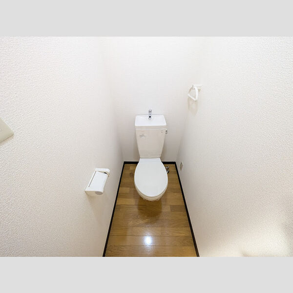 トイレ (トイレ)