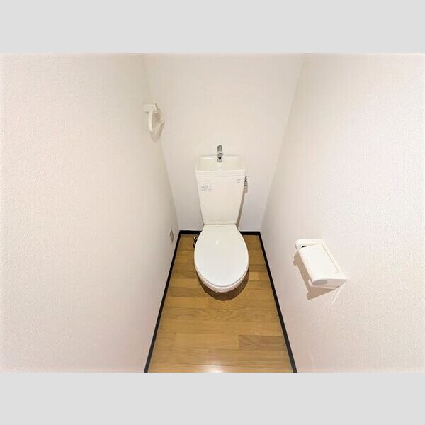 トイレ (トイレ)