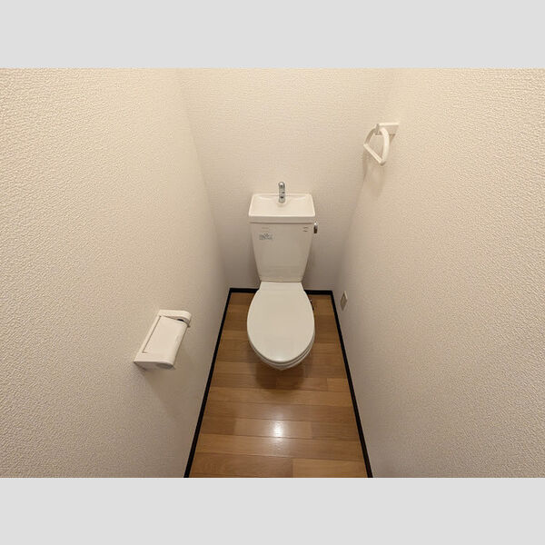 トイレ (トイレ)