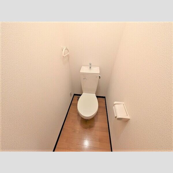 トイレ (トイレ)