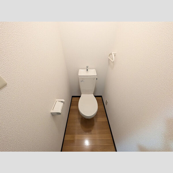 トイレ (トイレ)