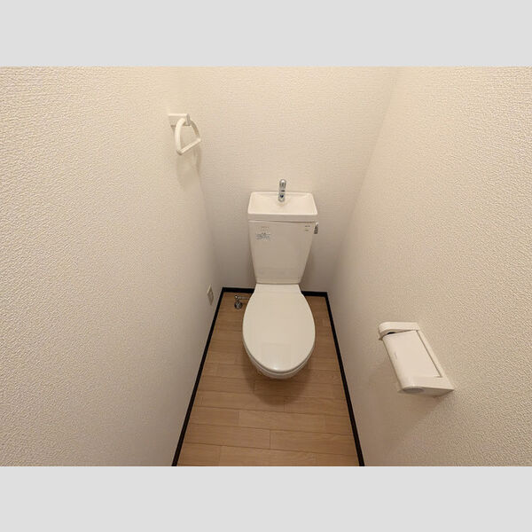トイレ (トイレ)
