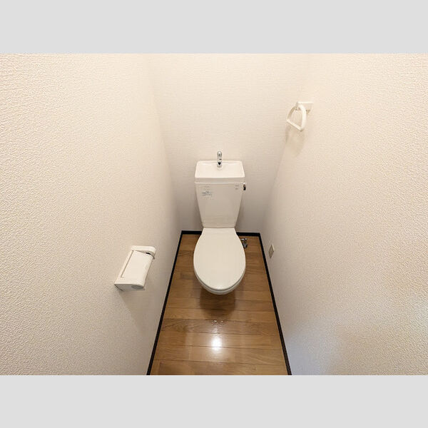 トイレ (トイレ)