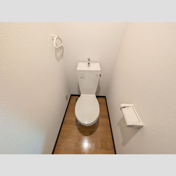 トイレ (トイレ)