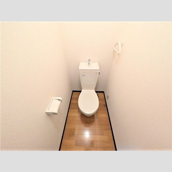 トイレ (トイレ)