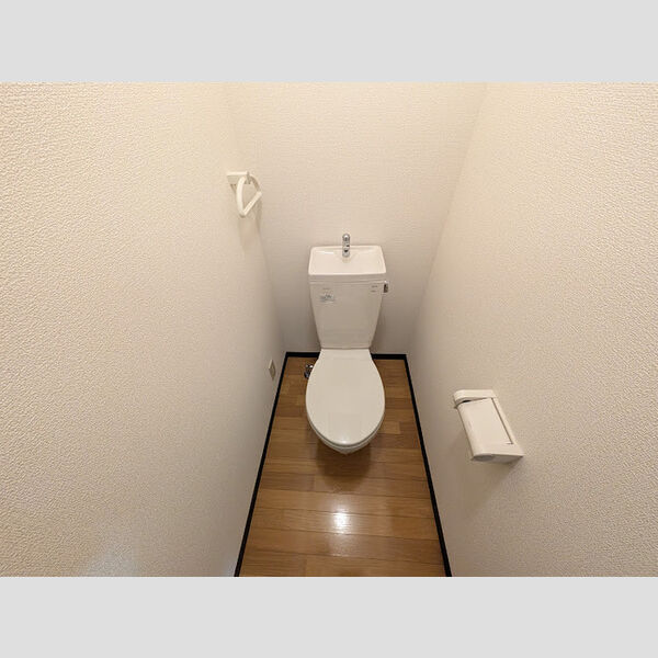 トイレ (トイレ)