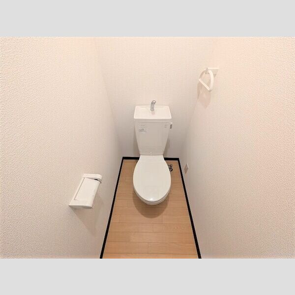 トイレ (トイレ)