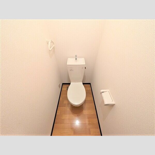 トイレ (トイレ)