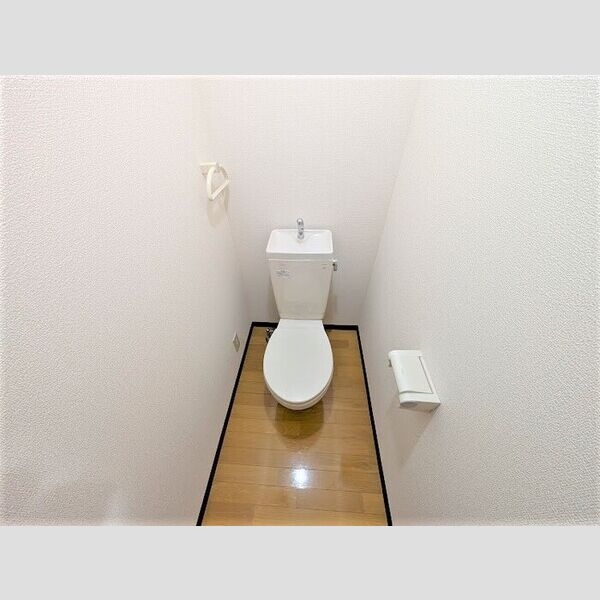 トイレ (トイレ)