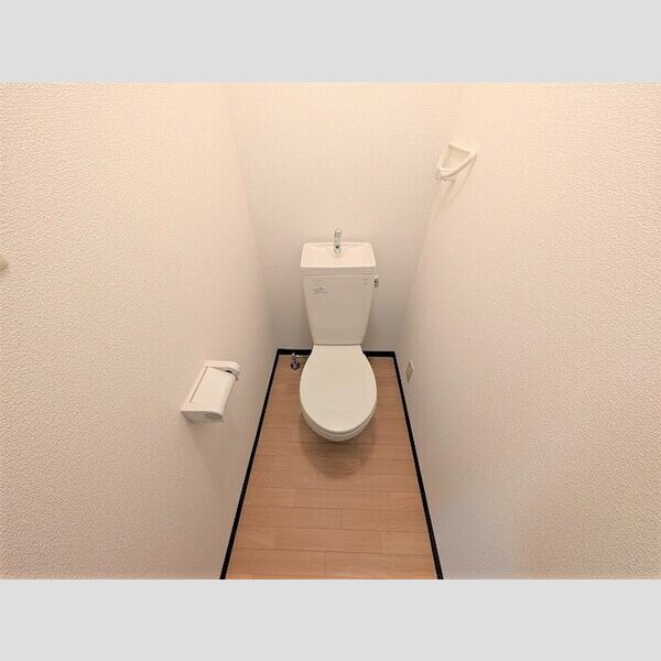 トイレ (トイレ)
