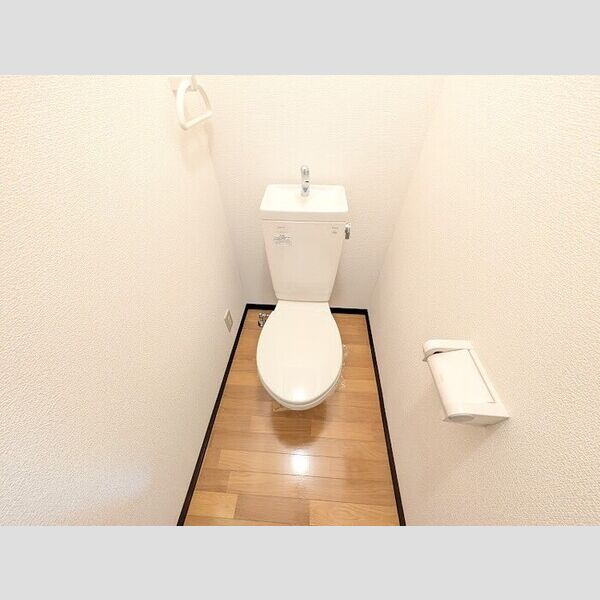 トイレ (トイレ)