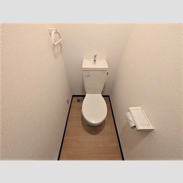 トイレ (トイレ)