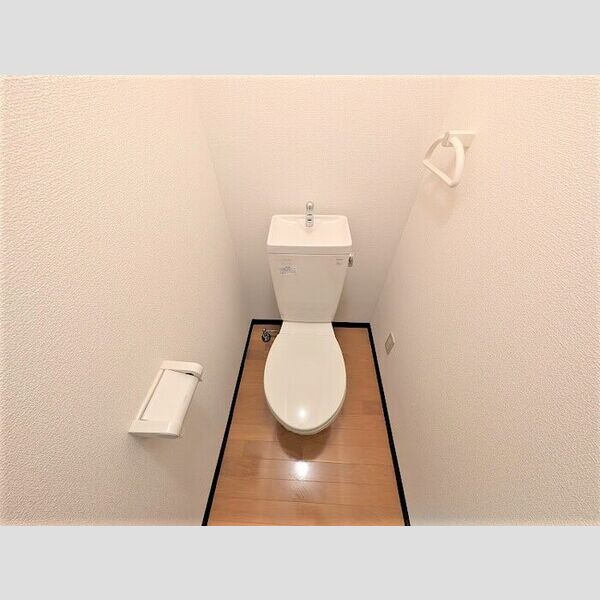 トイレ (トイレ)