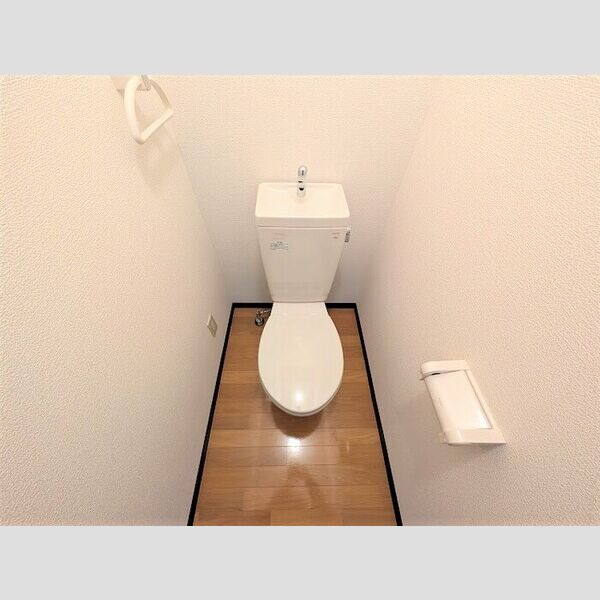トイレ (トイレ)